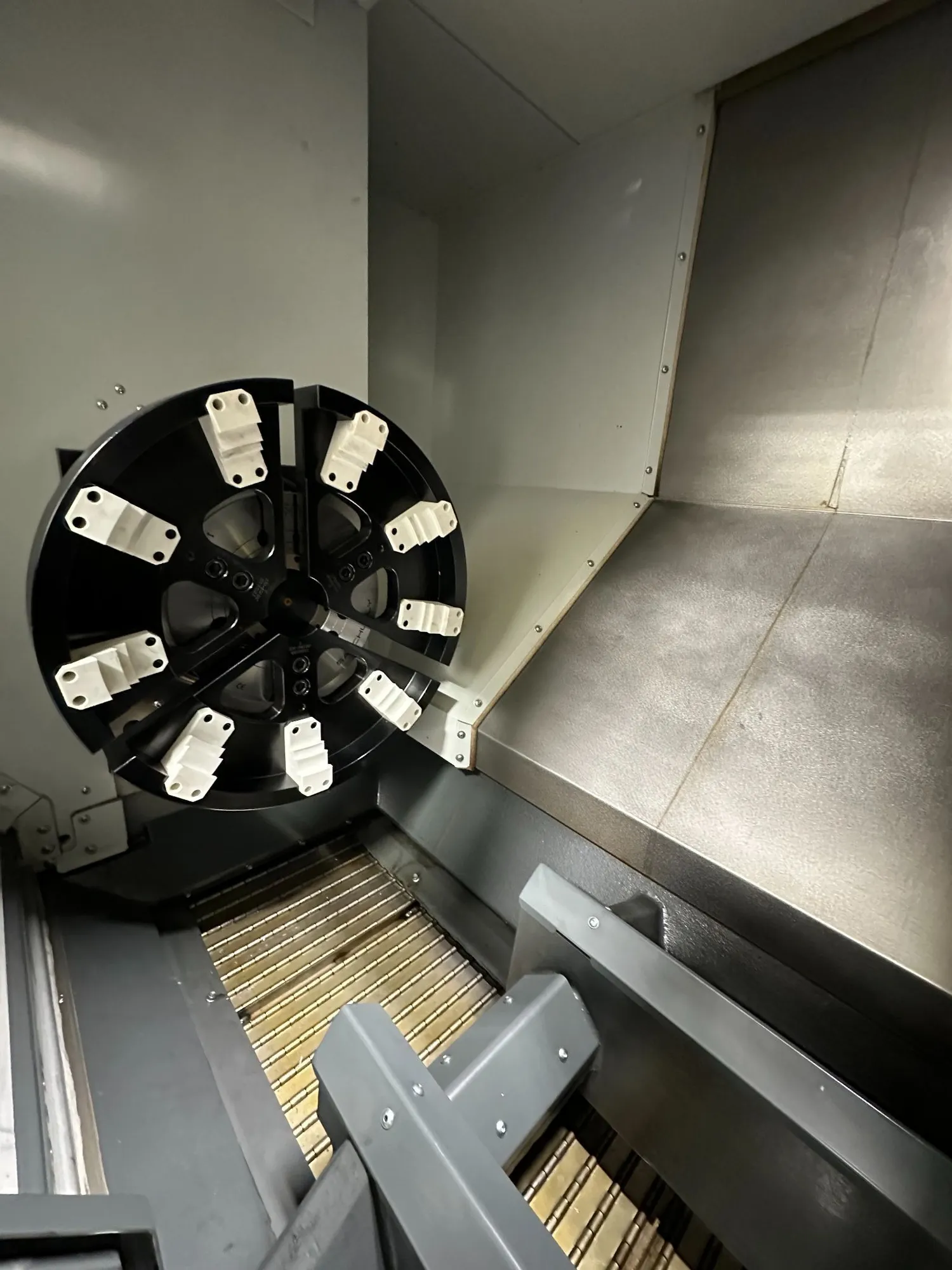 Haas #ST-40, CNC lathe, 34.5" swing, 15" chuck, 4" bar, 25.5" dia., 44" lgth, 40 HP, 2400 RPM, 2021 - Image 7