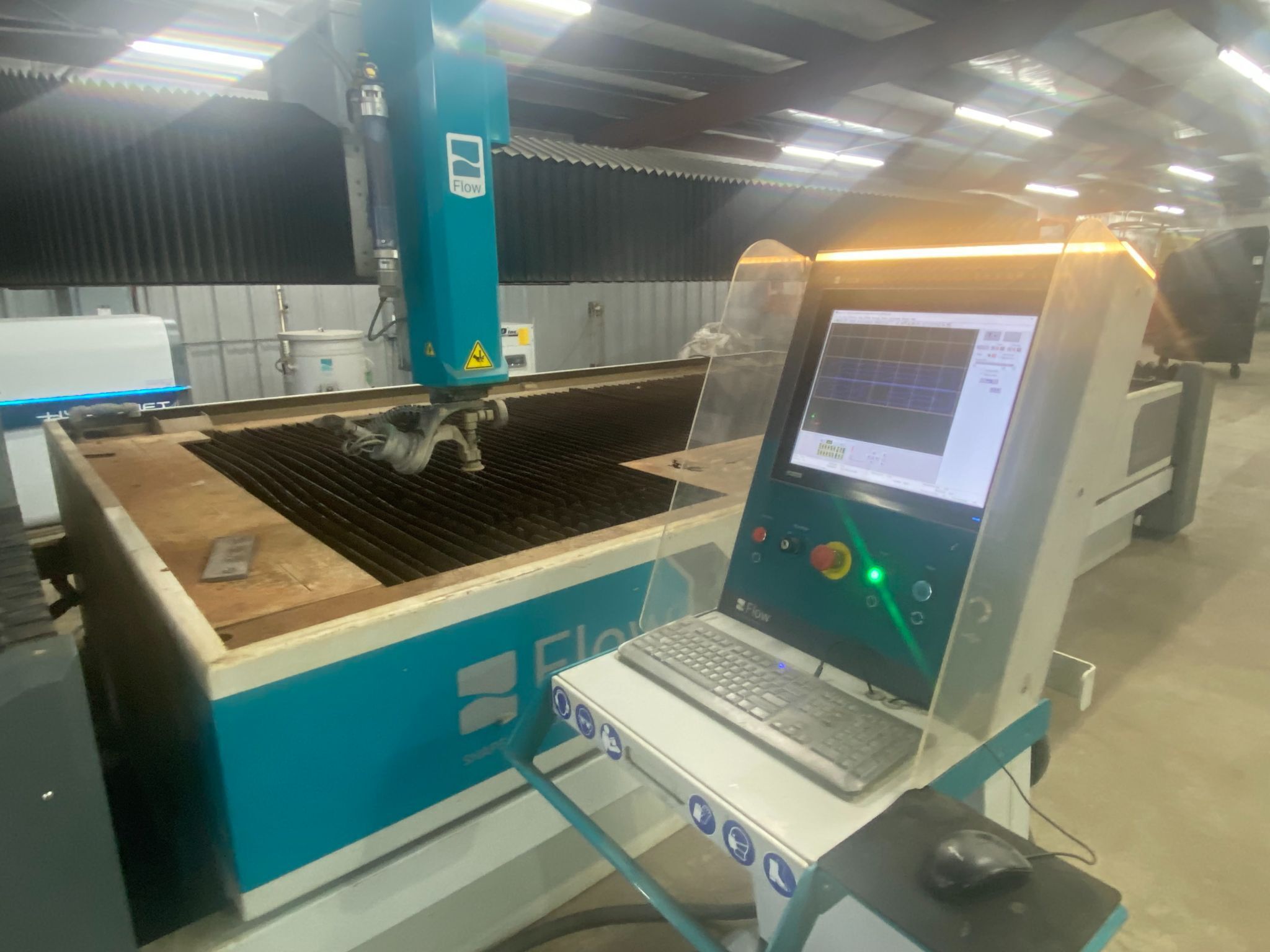 Flow #Mach-500-4020-XD, CNC waterjet, Hyperjet 50 HP, air dryer, EBBCO chiller, low hours, 2022 - Image 3