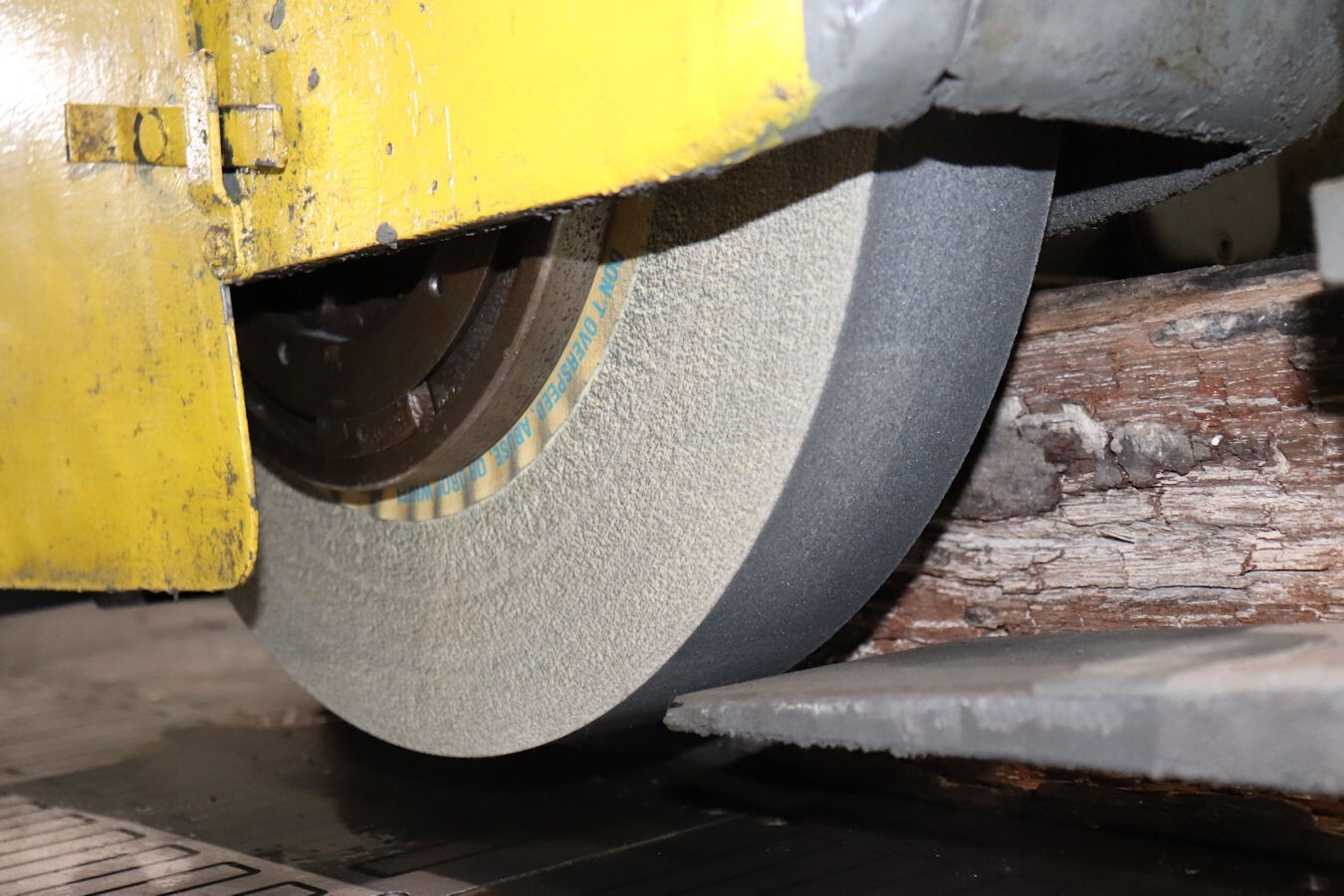 Mattison, 24" x 12' hydraulic surface grinder, (4) 24" x36" electro magnetic chucks, 20" x 3" grind wheel - Image 9