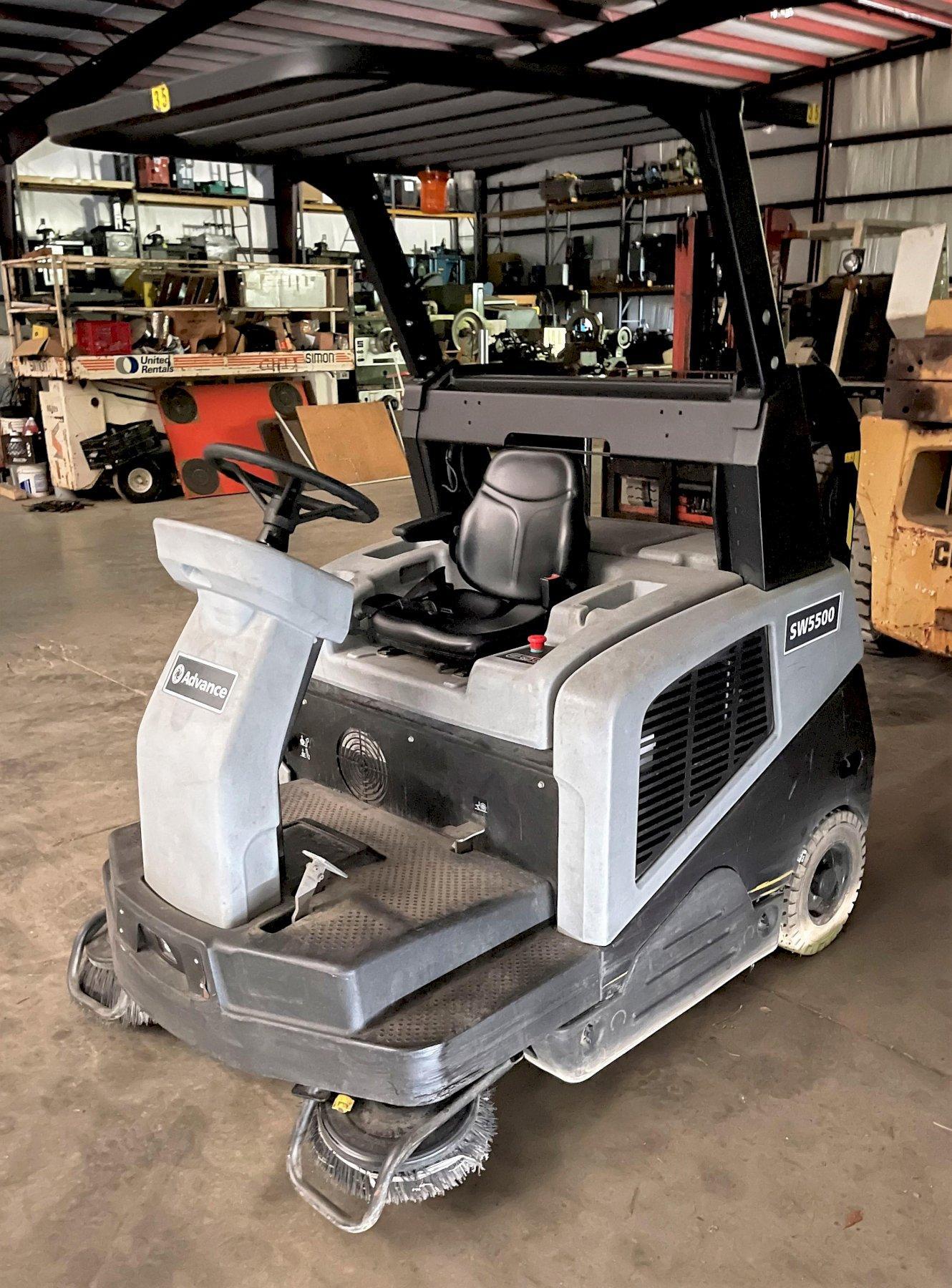 Advance #SW5500, ride-on sweeper, 46" pathway, 65" dump height, 2018 - Image 3