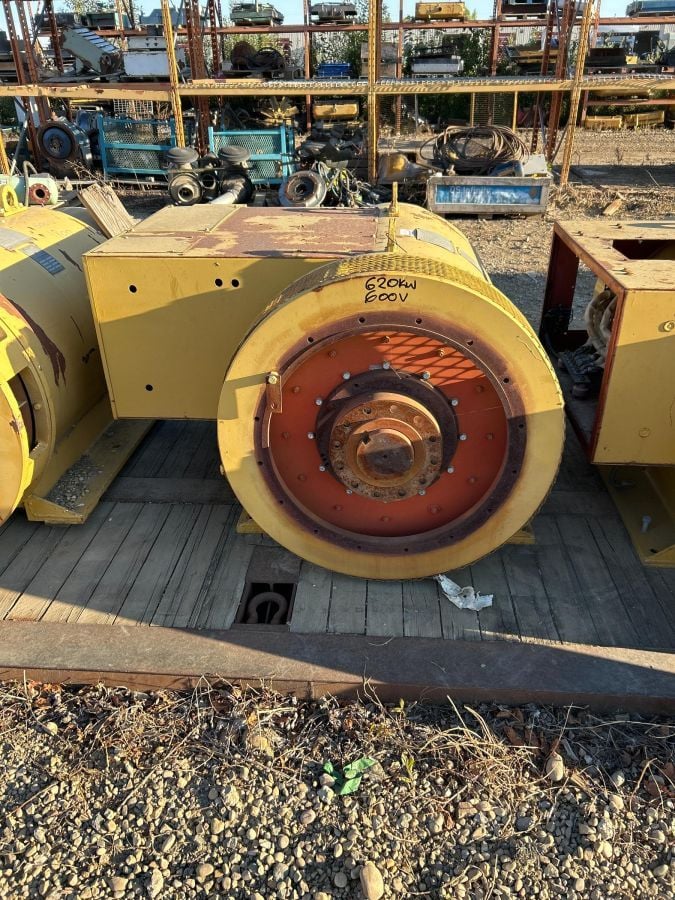 620 KW, 1800 RPM, Kato #620-480361111, Generator End, 3 phase, 775 kVA, 347/600 V - Image 3