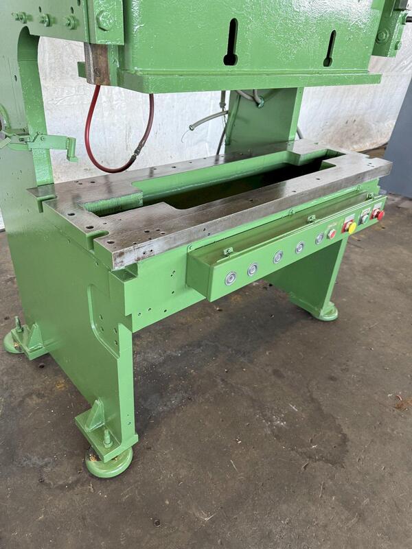 35 Ton, Bliss #C2-35, gap frame press, 2" stroke, 18" x550" bed, 12" x42" ram/slide area, air clutch & brake - Image 4