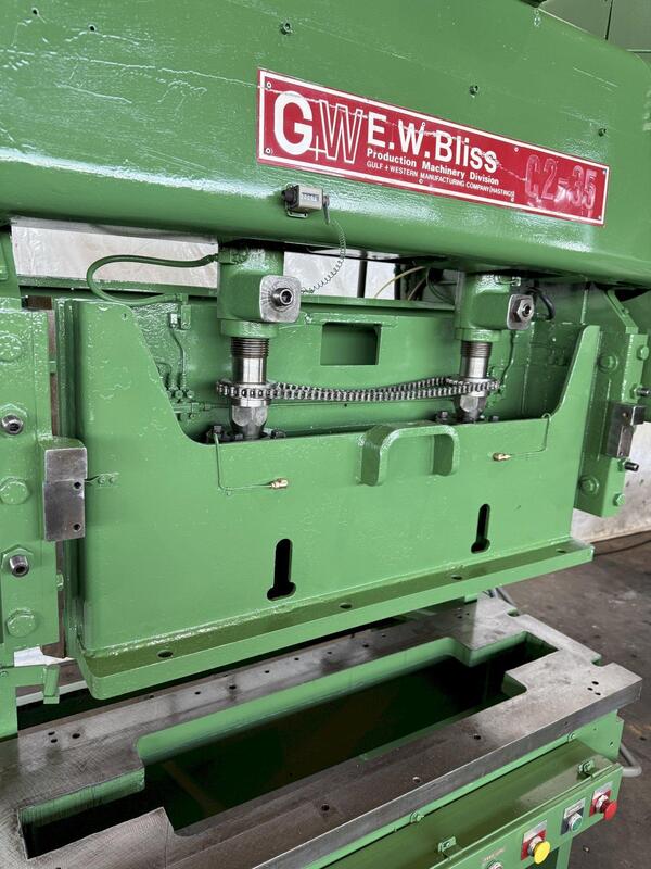 35 Ton, Bliss #C2-35, gap frame press, 2" stroke, 18" x550" bed, 12" x42" ram/slide area, air clutch & brake - Image 9