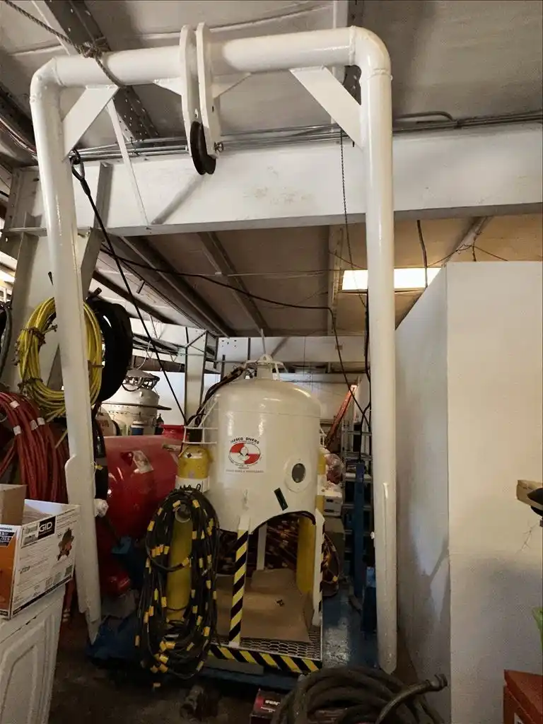 Wet Bell & LARS, Oceaneering International Oceaneering class II manifold 2 man open bell w/1 diver excursion - Image 8