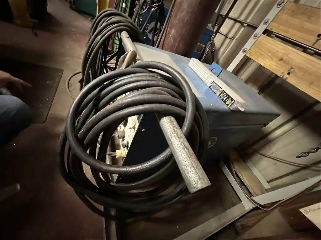 200 Amps, Miller #SCP-200C, DC arc welder with Millermatic S-52E wire feeder cart - Image 3