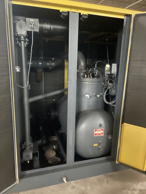 1230 cfm, 110 psig, Kaeser #FS-300, rotary screw air compressor, 300 HP, 1800 RPM, water cooled, 1997 - Image 9