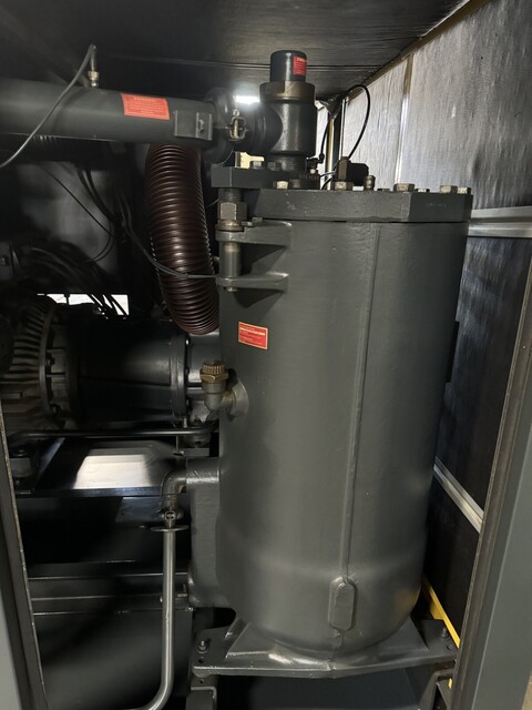563 cfm, 110 psig, Kaeser #DSD-100, rotary screw air compressor, 200 HP @ 563 RPM, 460 V., Sigma Control, 2002 - Image 10