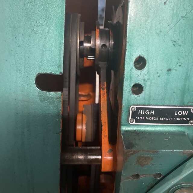 Powermatic Burke #333, horizontal mill, 40" x 8" table, 3 HP, 50-2400 RPM, 40 taper, overarm support - Image 9