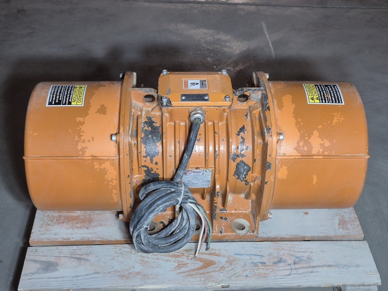 5.8 HP 900 RPM General Kinematics #IM9-14400, electric vibrator, 575 Volts - Image 3