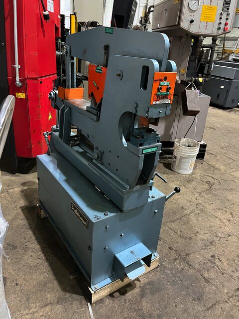 3" x 3" x 9/16" Scotchman #4014C, ironworker, 40 ton, 3 HP - Image 2