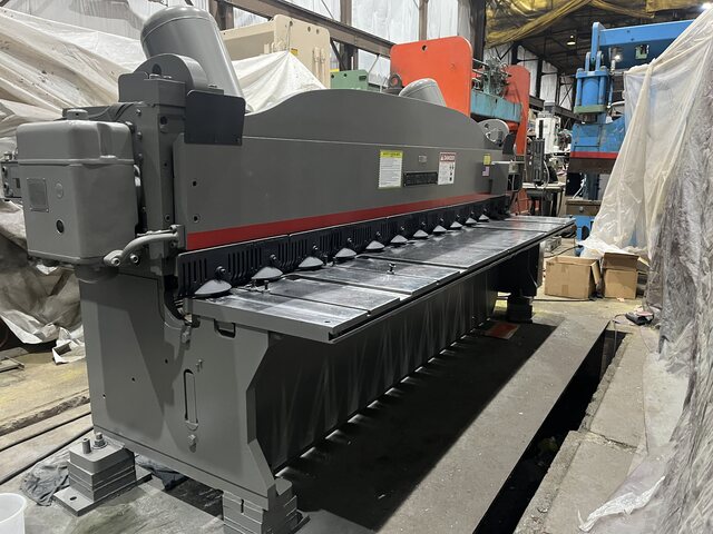 1/4" x 12' Cincinnati #2CC12, mechanical power squaring shear, 13 hold downs, 4" throat, 15 HP - Image 1