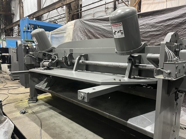 1/4" x 12' Cincinnati #2CC12, mechanical power squaring shear, 13 hold downs, 4" throat, 15 HP - Image 2