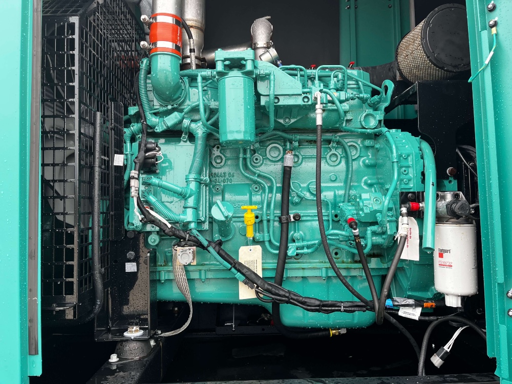 150 KW Cummins #C150D6D, standby, Tier 3, sound attenuated enclosure, 120/240/208/277/480 Volts, 3 hours - Image 2