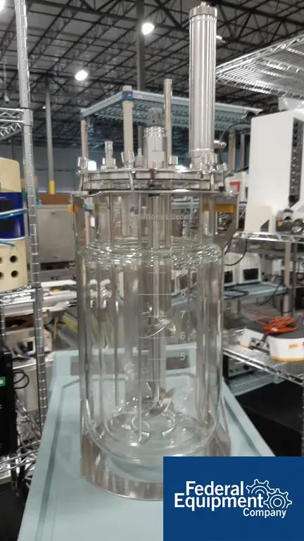 2.64 gallon Sartorius, benchtop glass reactor vessel, double blade mixing stem, jacketed - Image 2
