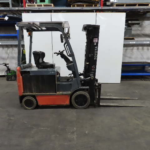5000 lb. Toyota #8FBCU30, electric forklift, 48 V., 3-stage, 189" lift, side shift, 2015 - Image 1