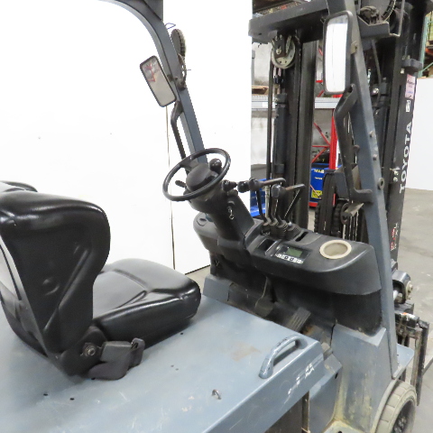 5000 lb. Toyota #8FBCU30, electric forklift, 48 V., 3-stage, 189" lift, side shift, 2015 - Image 3
