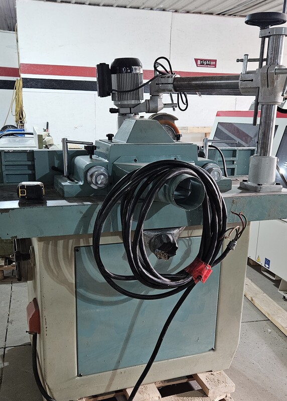 Silver #SLS-735, shaper with feeder, 1-1/4" spindle, 7.5 HP, 4 speed, 575 V., 2002 - Image 2