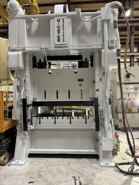 200 Ton, Minster #E2-200-72-42, 8" stroke, 31" Shut Height, 6" adjustment, 30-60 VSPM, reconditioned, 1981 - Image 1