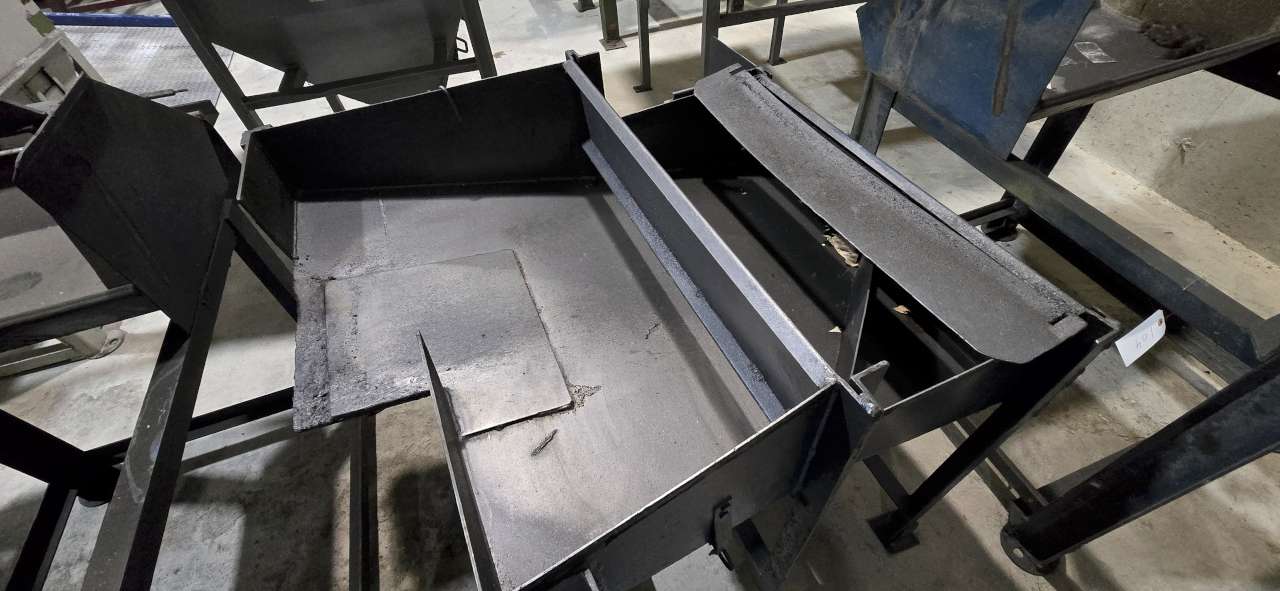 Blue Manual Parts Hopper, 36" entry height, 24" exit height - Image 2