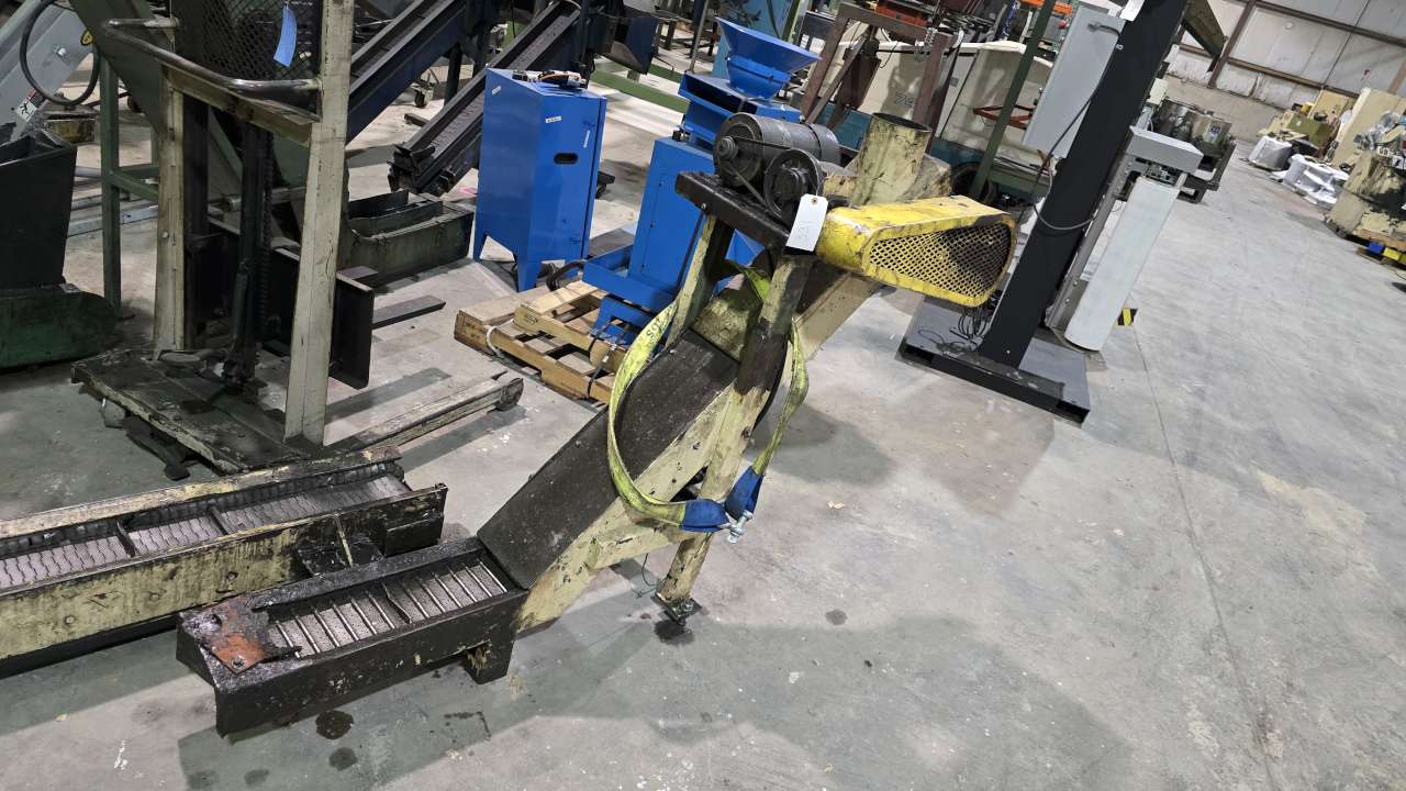 6" wide, Parts Conveyor, 10" entry height, 42" exit height, 1/4" H belt divider - Image 1