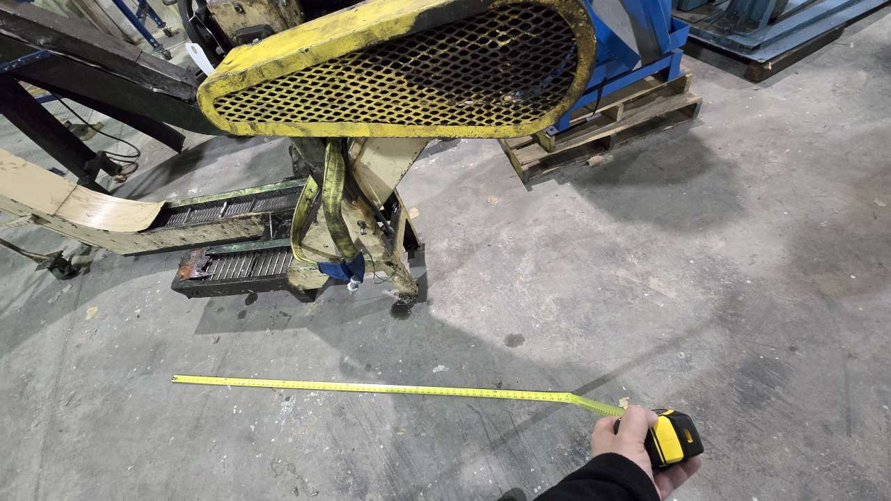 6" wide, Parts Conveyor, 10" entry height, 42" exit height, 1/4" H belt divider - Image 3
