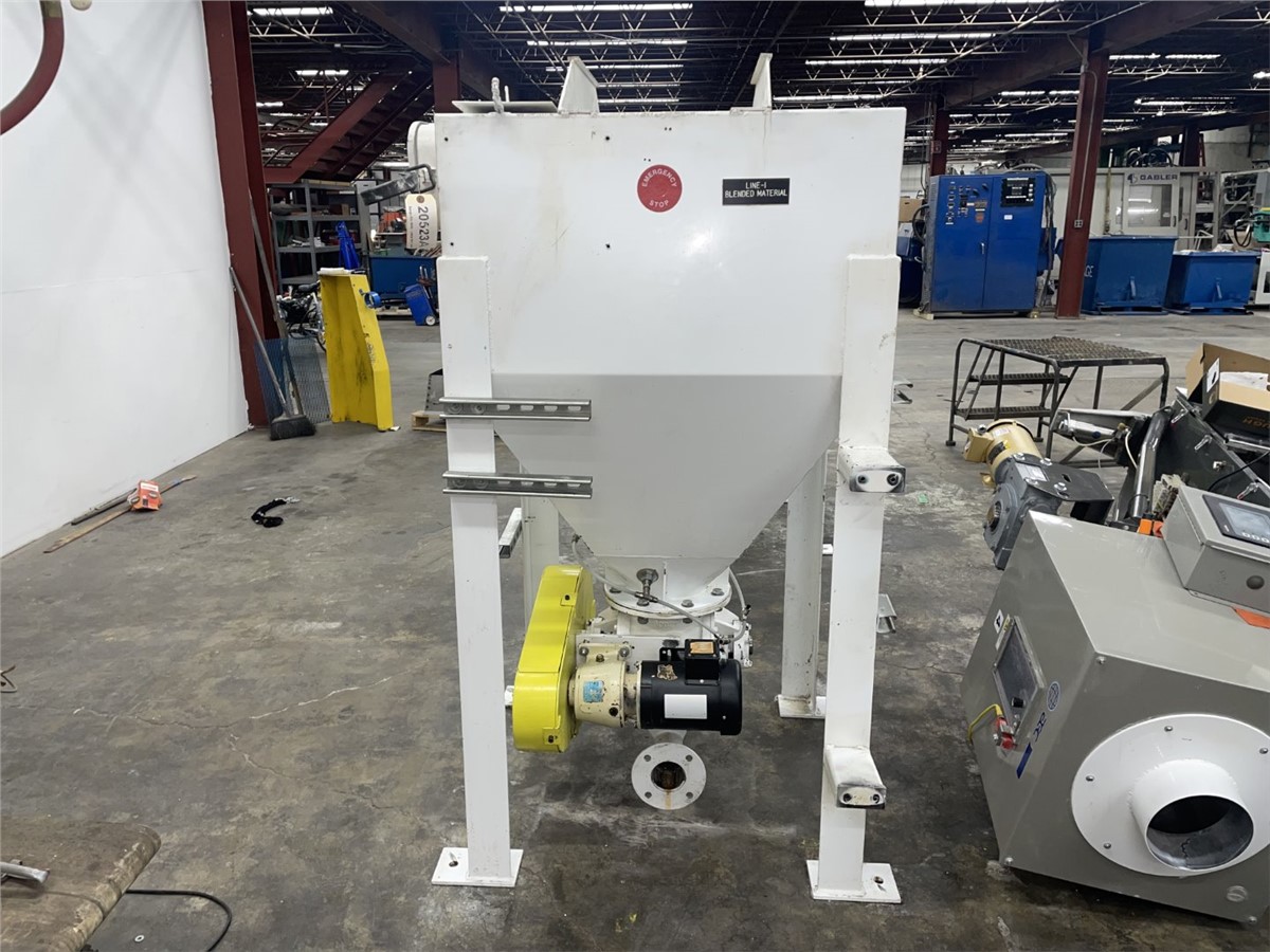 26 cu.ft. Carbon Steel Surge Bin w/ rotary air lock, .75 HP WEG AC motor (4 available) - Image 9
