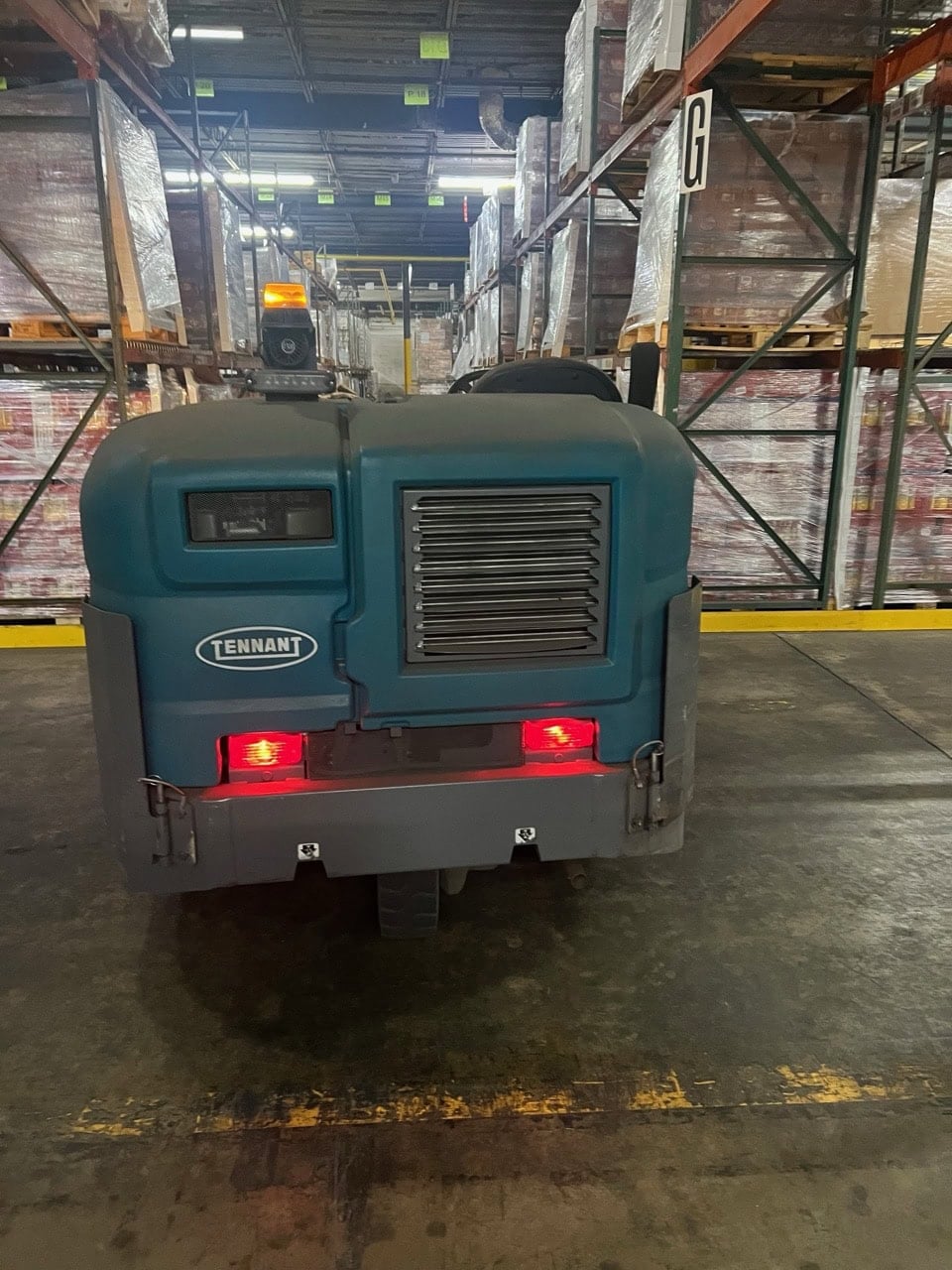 Tennant #S30, Ride-On Scrubber & Sweeper, 62.5"/80" path, 14 cu.ft. hopper capacity - Image 8