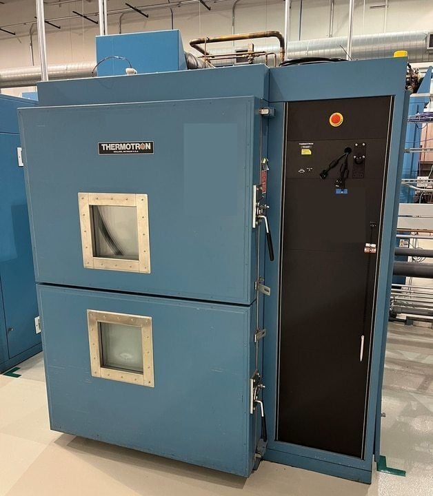 25" width x 15" D x 15" H Thermotron #ATS-320-V-10-705-LN2, Hot to 200°, Cold to -73°C, 1999 - Image 1