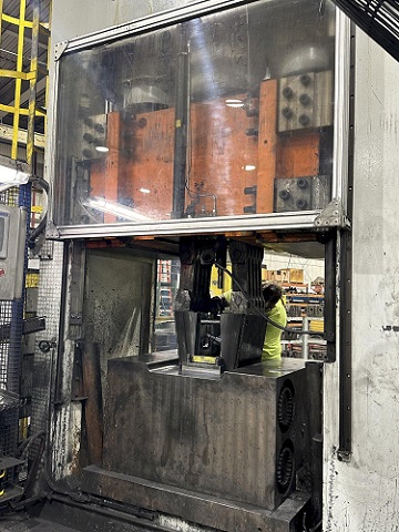 400 Ton, Macrodyne #MPFG400/400, hydraulic forging press, 32" stroke, 56" DL, 200 HP, 2013 - Image 7