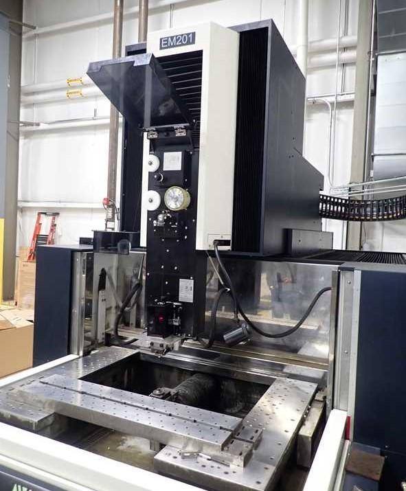 Makino #U86, CNC Wire Electrical Discharge Machine, 48" x 35.8" table, 31.4" X, 23.6" Y, 20.47" Z, Hyper i - Image 3