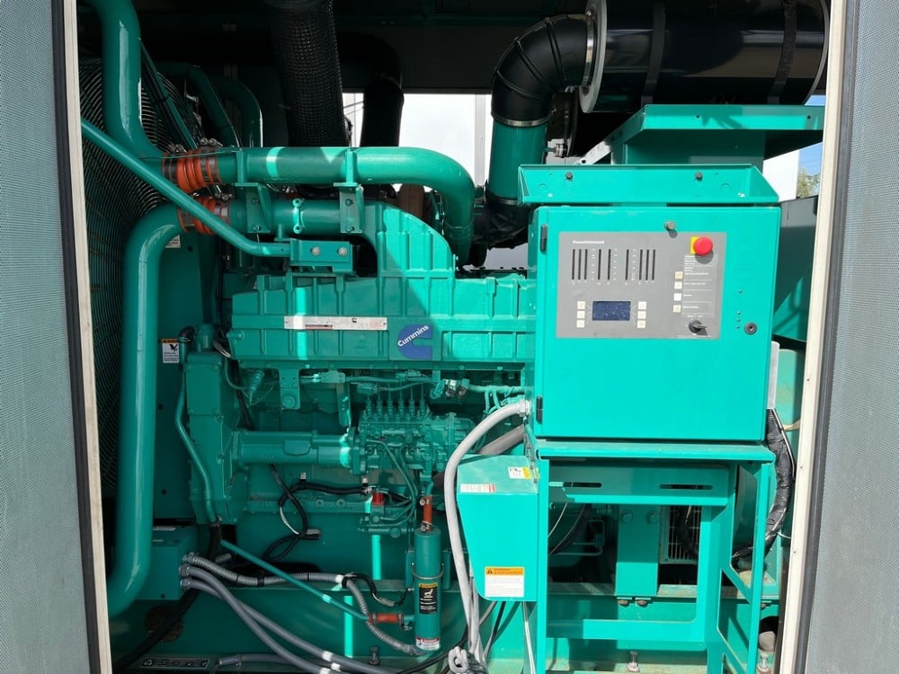 750 KW Cummins #QST30-G5, generator set, 480 Volts, sound enclosure; Tier 2 Emissions, 670 hours, 2007 - Image 7