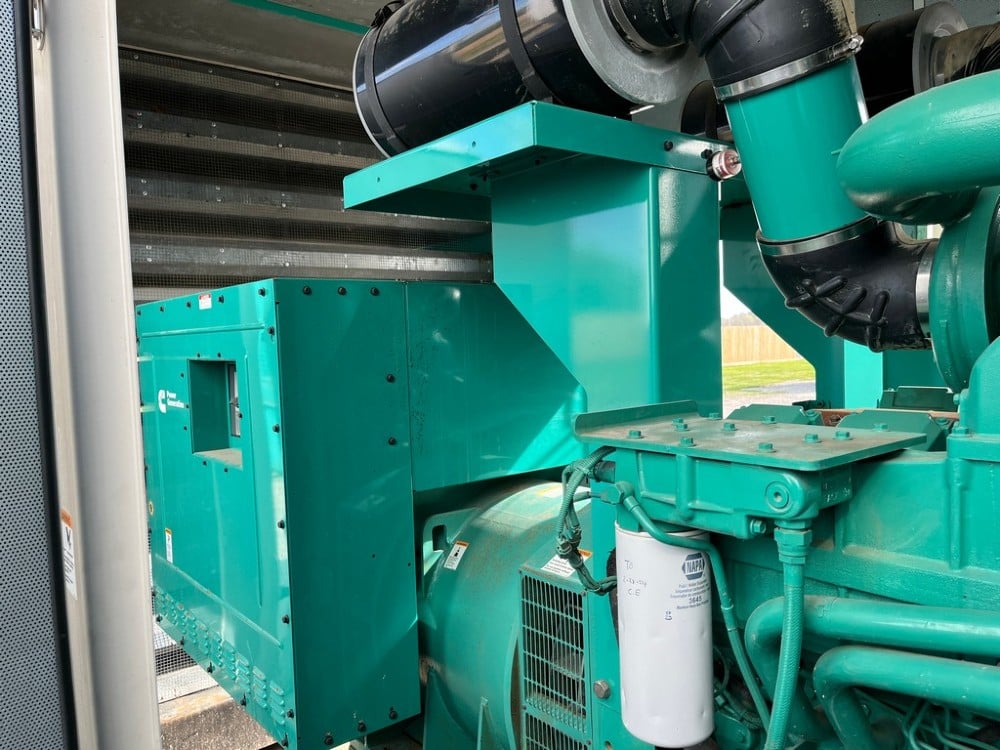 750 KW Cummins #QST30-G5, generator set, 480 Volts, sound enclosure; Tier 2 Emissions, 670 hours, 2007 - Image 10