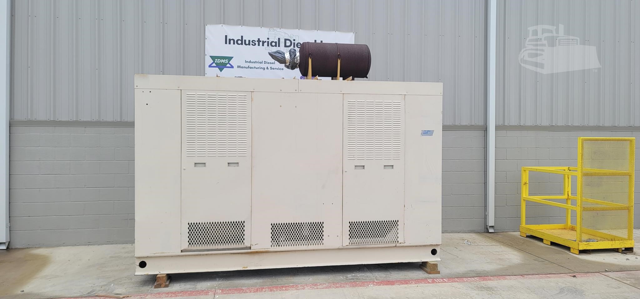 200 KW Kato light, diesel generator set, 120/208 Volts, 3-phase, 524 hours, Detroit Diesel 6-71 engine - Image 1
