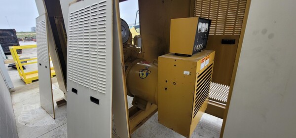 200 KW Kato light, diesel generator set, 120/208 Volts, 3-phase, 524 hours, Detroit Diesel 6-71 engine - Image 8
