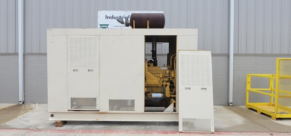 200 KW Kato light, diesel generator set, 120/208 Volts, 3-phase, 524 hours, Detroit Diesel 6-71 engine - Image 9