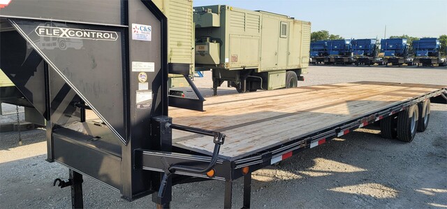 Elite Trailers Inc, 32' flatbed trailer, tandem rear axels, 2020 - Image 1