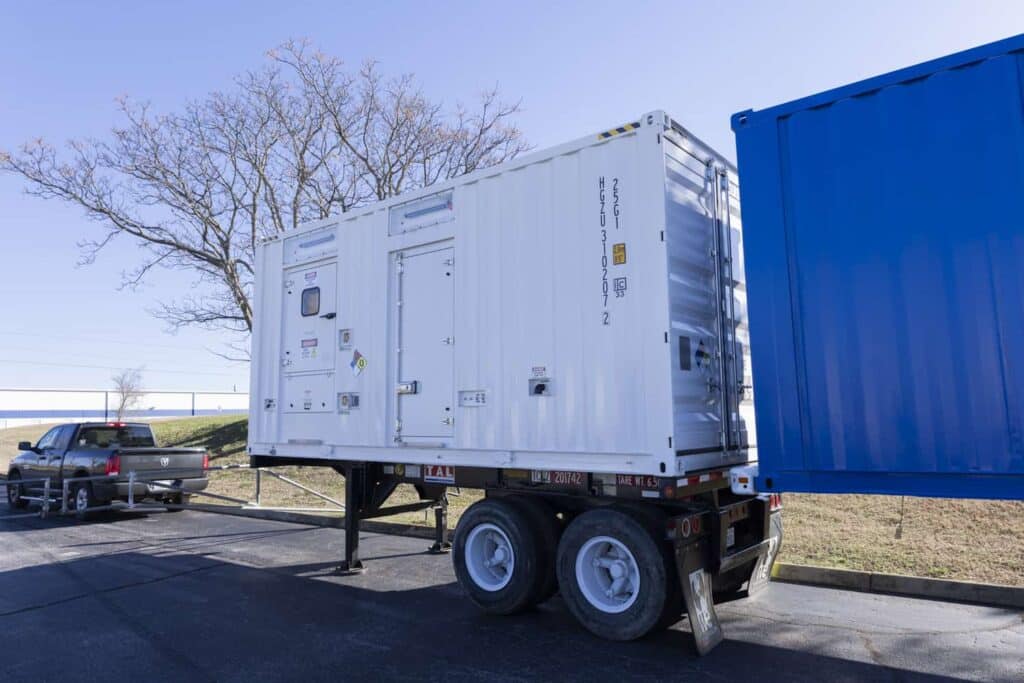 545 KW Caterpillar #C18, Mobile Generator Set, Diesel, 480V, 12434 hours, 2007 - Image 4