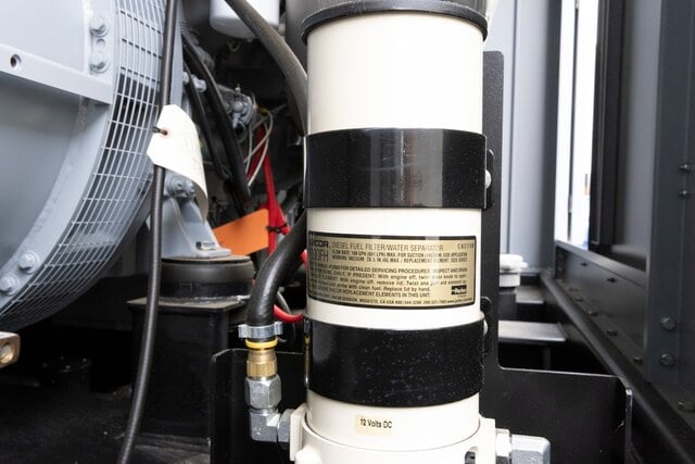 500 kW MTU #DS500, Diesel Generator, 277/480 Volts, 3 phase, sound attenuation encl, base tank, 2022 (2 - Image 2