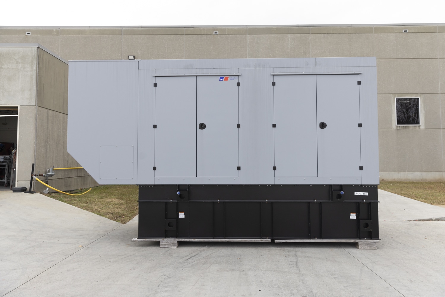 500 kW MTU #DS500, Diesel Generator, 277/480 Volts, 3 phase, sound attenuation encl, base tank, 2022 (2 - Image 10