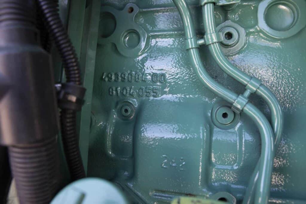 150 KW Cummins #DSGAC, diesel generator, weatherproof enclosure, 24 hr base tank, EPA Tier 3, 235 hours, 2007 - Image 2
