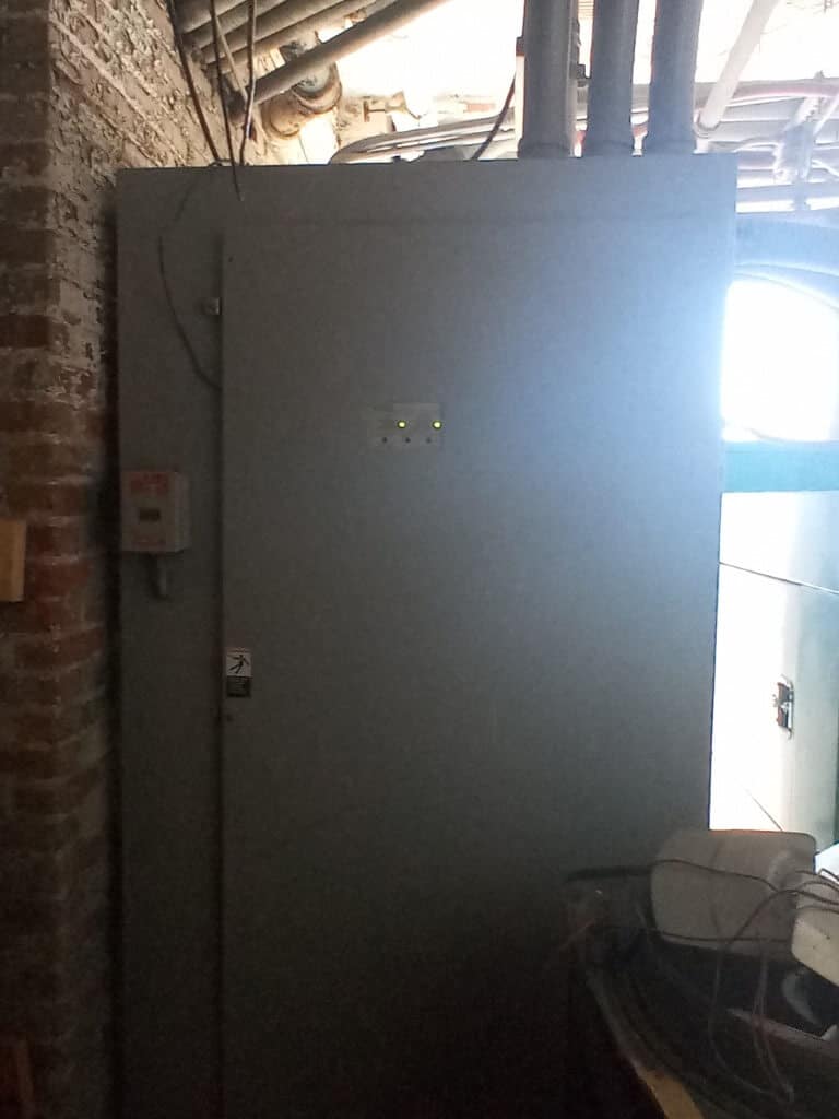 250 KW Cummins #250DFAC, diesel generator, 480 Volts, 540 hours, encl, 1998 - Image 8