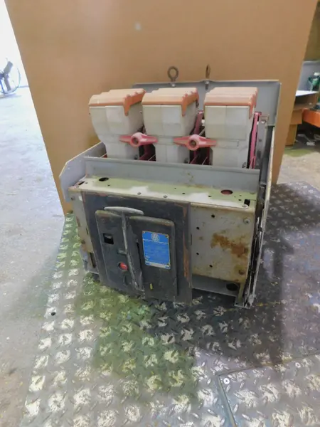 1600 Amps, ITE, K-1600, Power Circuit Breaker, 2000 Amps DC Used - Image 1