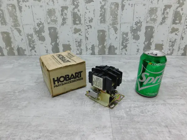 Furnas, Definite Purpose Controller Contactor, Series A, 1 & 3 Phase, 30 FLA, 1.5-7.5 HP, 120-600 V, New - Image 1