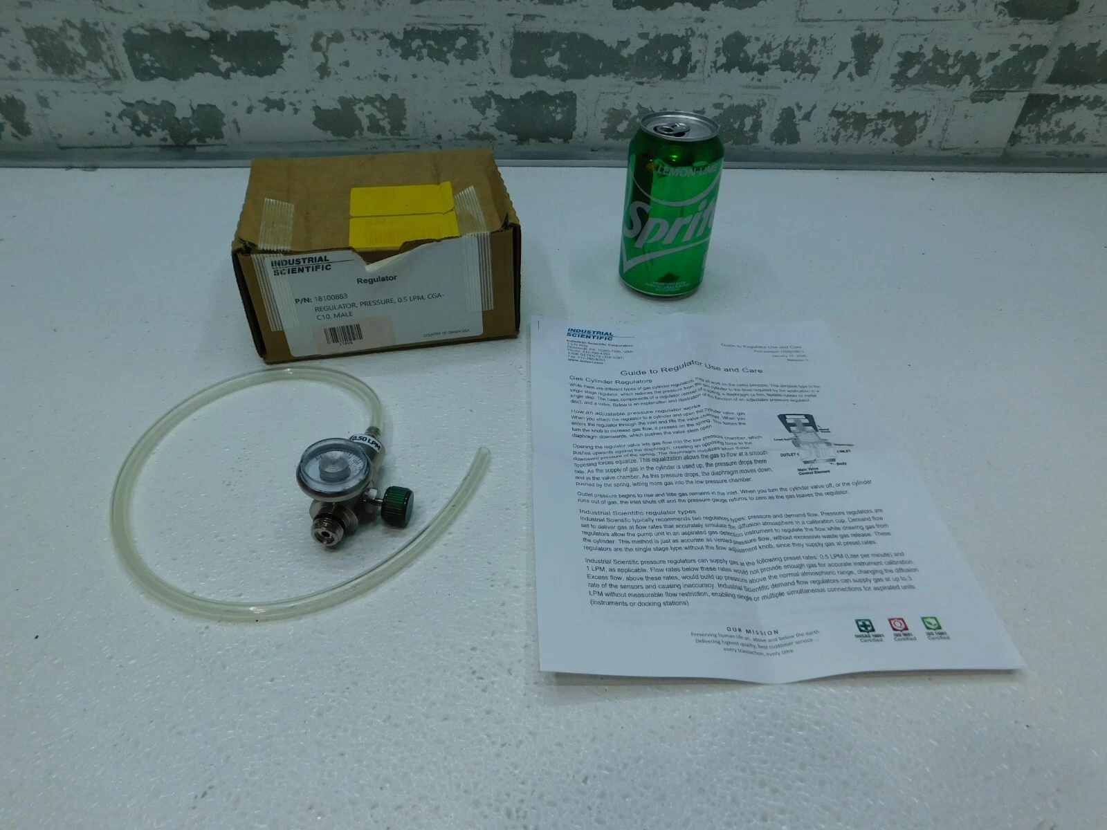 Industrial Scientific #18100883, Gas Cylinder Regulator, Male Inlet & Outlet, 0.5 LPM, 1.8 L Cylinder, New - Image 1