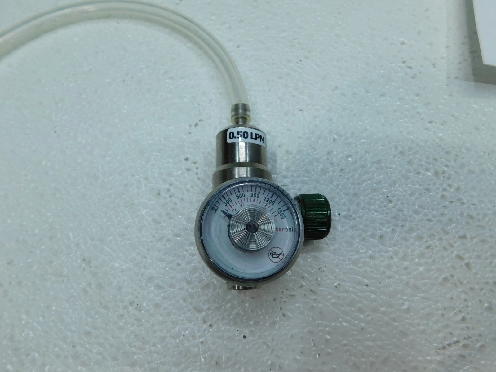 Industrial Scientific #18100883, Gas Cylinder Regulator, Male Inlet & Outlet, 0.5 LPM, 1.8 L Cylinder, New - Image 2