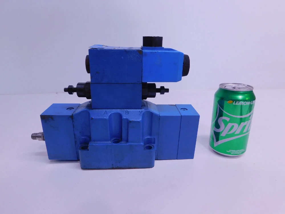 Eaton, Vickers #DG4V/DG5V/DGMFN, Hydraulic Solenoid Directional Control Valve, NEW - Image 2