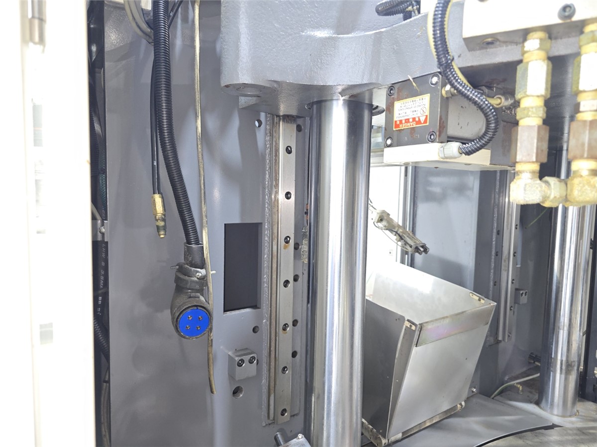 100 Ton, 4.9 oz, Toyo #ET-100VR2, electric injection molder, 100 ton clamp, 36 mm screw, PLCS-11, 2012 - Image 6