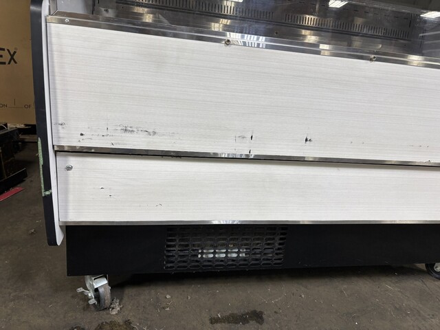 Federal Industrial #RSSM578SC-3, Black 59-1/4" Four Shelf Air Curtain Merchandiser - Image 6