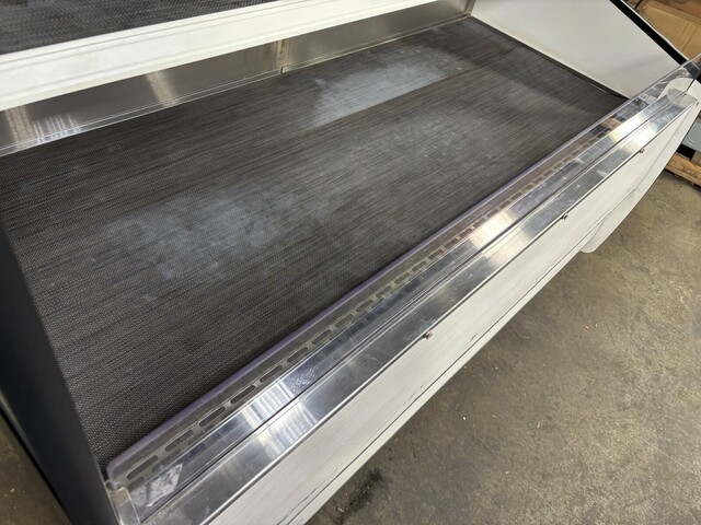Federal Industrial #RSSM578SC-3, Black 59-1/4" Four Shelf Air Curtain Merchandiser - Image 8