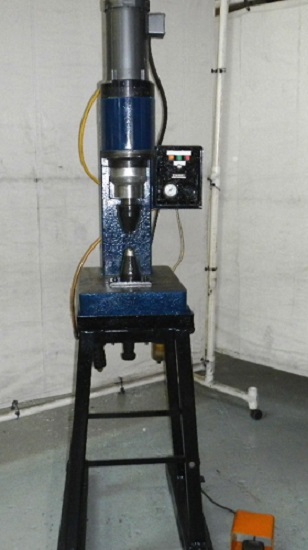Taumel #T-501, Orbital head forming machine, .55" cap., 6.6" throat - Image 2